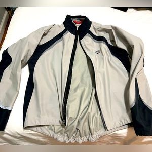 Medium pearl izumi bike jacket.